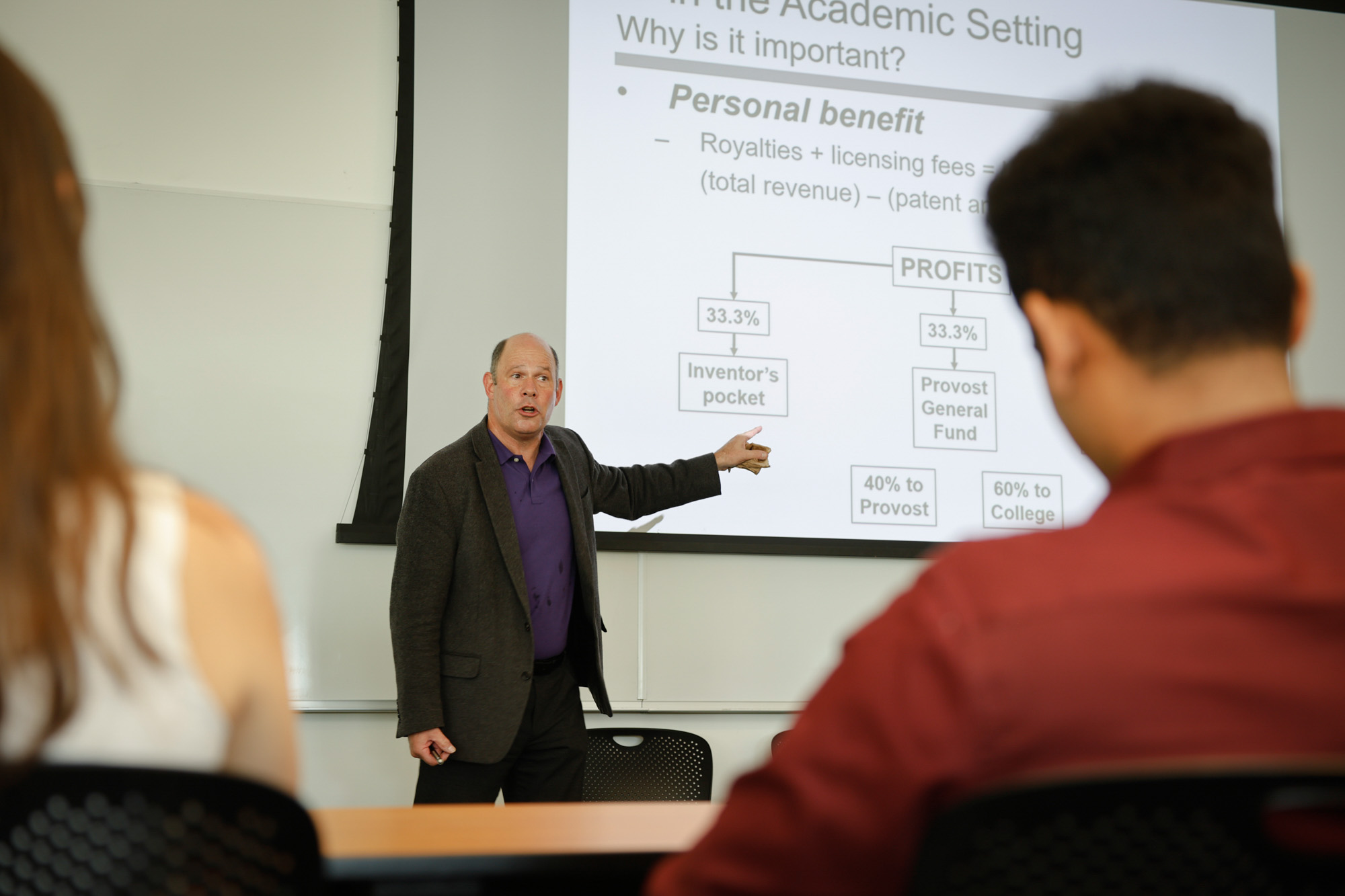 David Putnam presents to students on entrepreneurship in Weill Hall classroom.