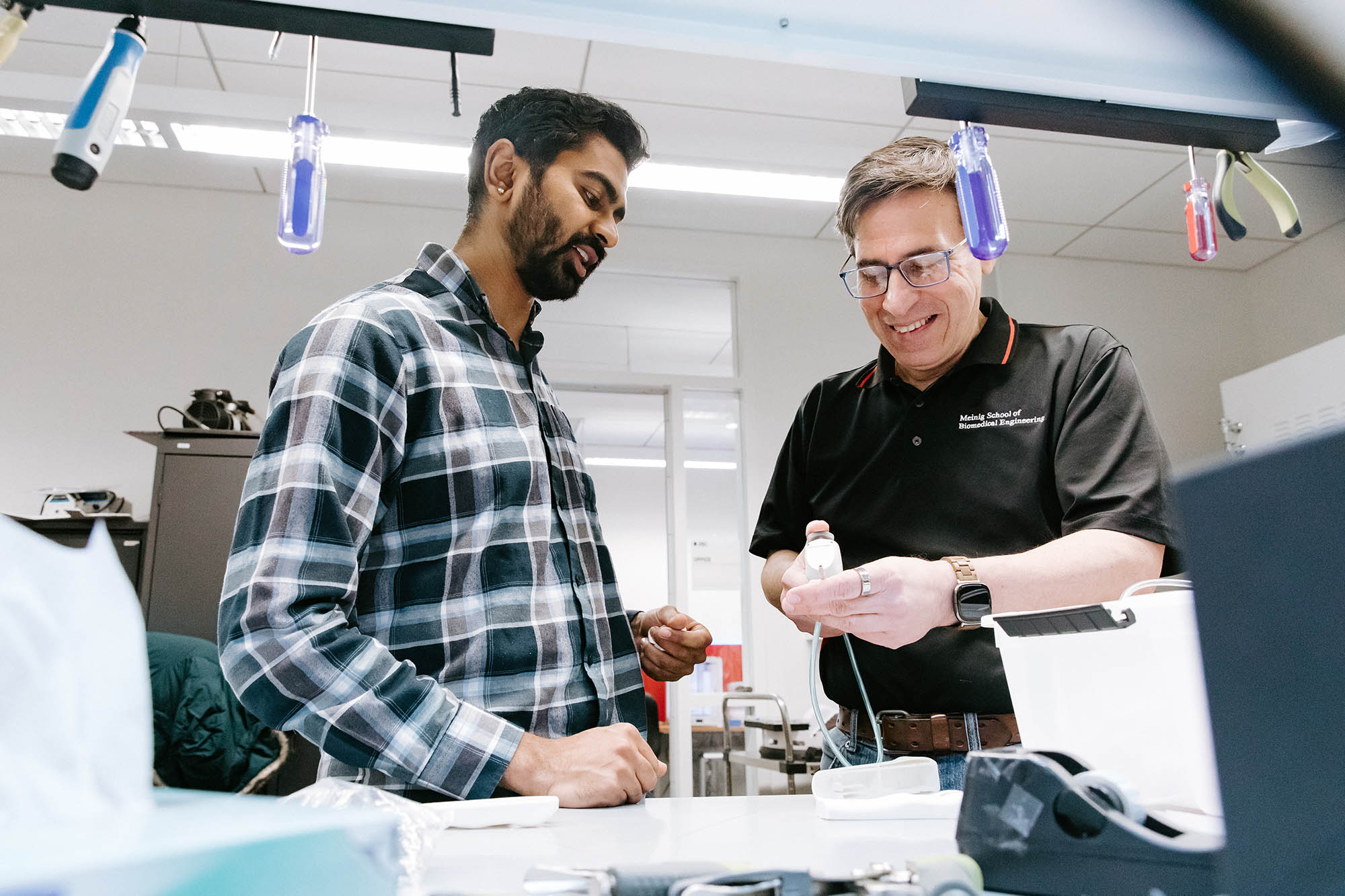 Professor Newton DeFaria works with a student in one of the BME project teams spaces.