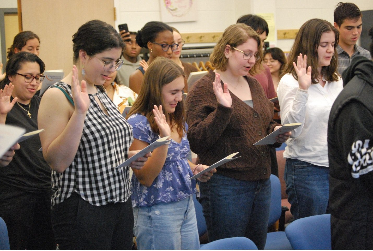 Engineering students taking the Order of the Engineer Pledge