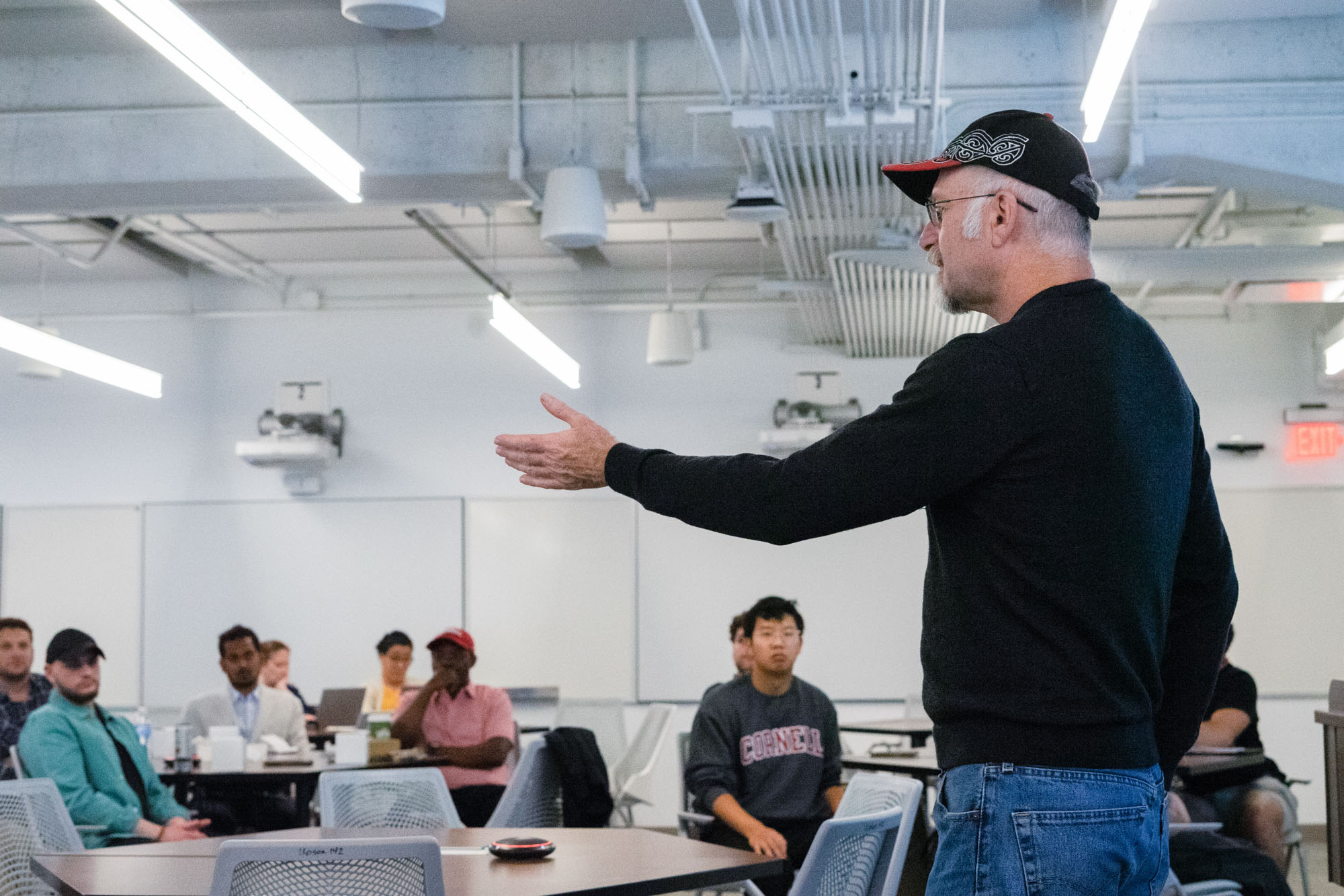 Lecturer Dirk Swart gives a presentation to distance learning students during their residential experience