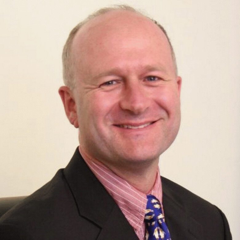 headshot of Dirk Swart aspect ratio 1-1