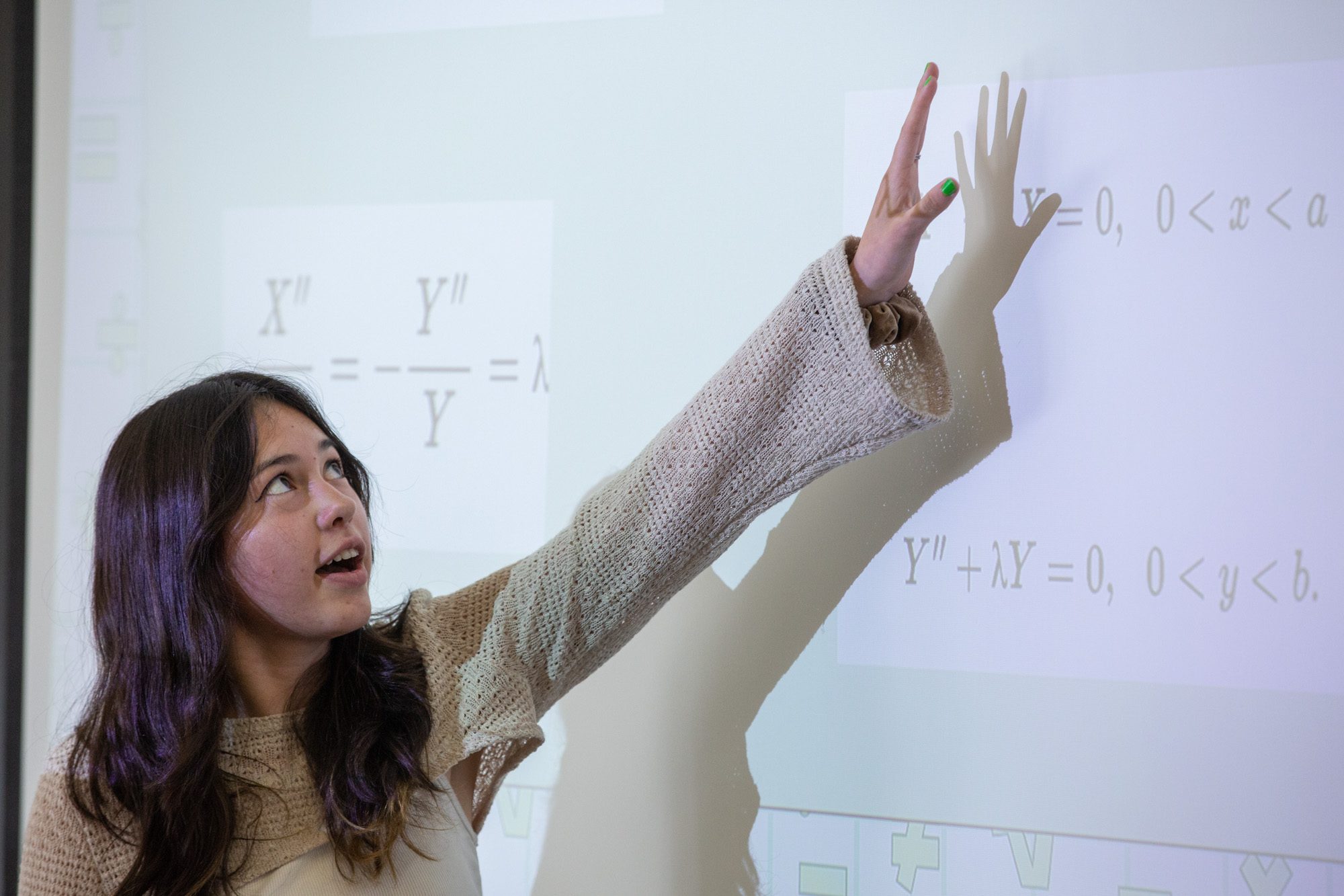 A student peer educator leads an Academic Excellence Workshop